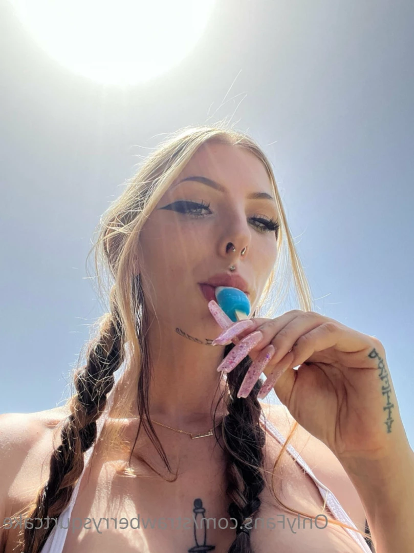 BIG TITS 💗 BRACE FACE [ strawberrysqurtcake ] Onlyfans leaked photo 14401537 on Hotleaks.tv