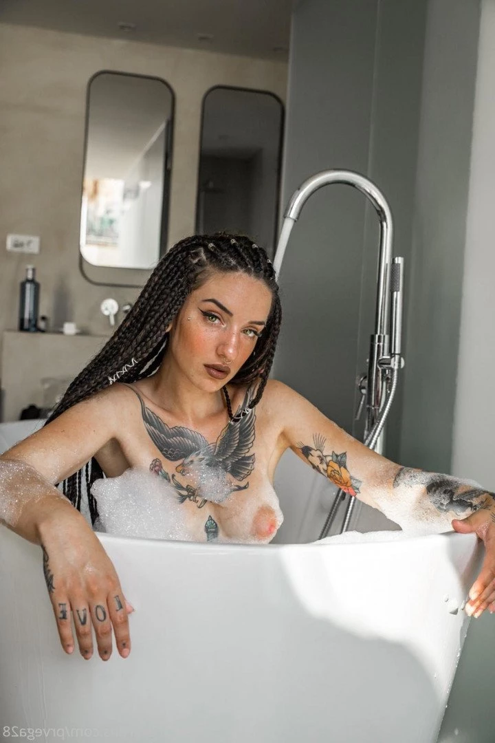 18 Y.o VIDEOCALL QUEEN [ prvega28 ] Onlyfans leaked photo 2083837 on Hotleaks.tv