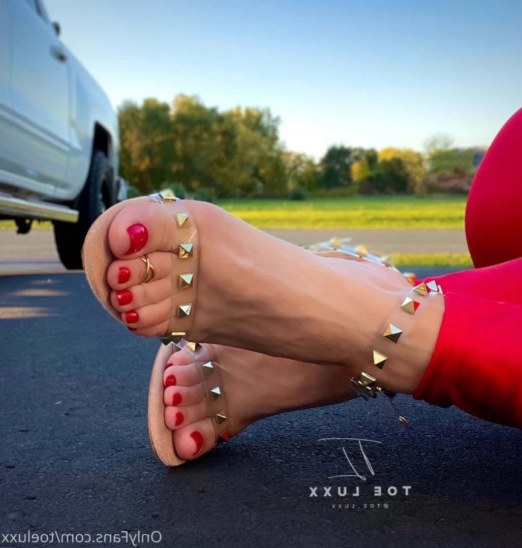 Toe.Luxx [ toeluxx ] Onlyfans leaked photo 11018818 on Hotleaks.tv