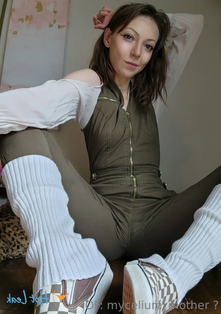 Hot Petite Mushroom Mom 🍄 [ mycelium_mother ] Onlyfans leaked photo 12337603 on Hotleaks.tv