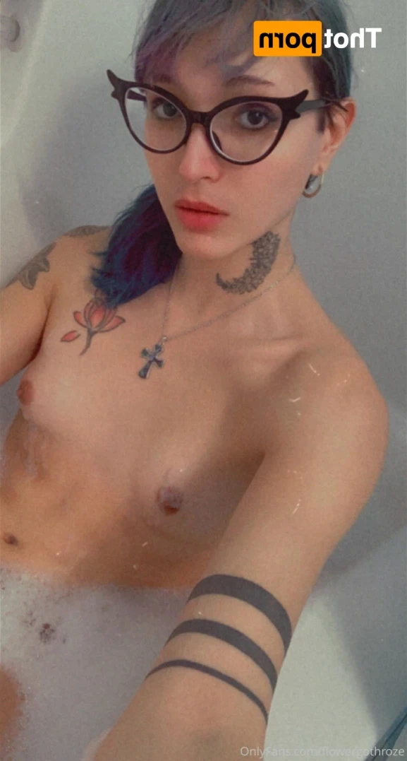 flowergothroze Onlyfans leaked photo 12173137 on Hotleaks.tv