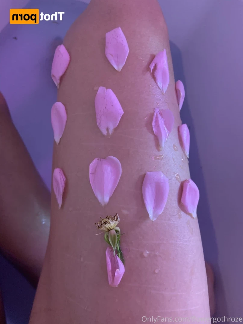 flowergothroze Onlyfans leaked photo 14094621 on Hotleaks.tv