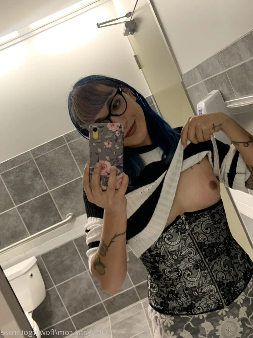 flowergothroze Onlyfans leaked photo 14101988 on Hotleaks.tv