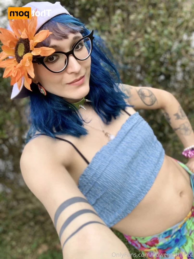 flowergothroze Onlyfans leaked photo 14102011 on Hotleaks.tv
