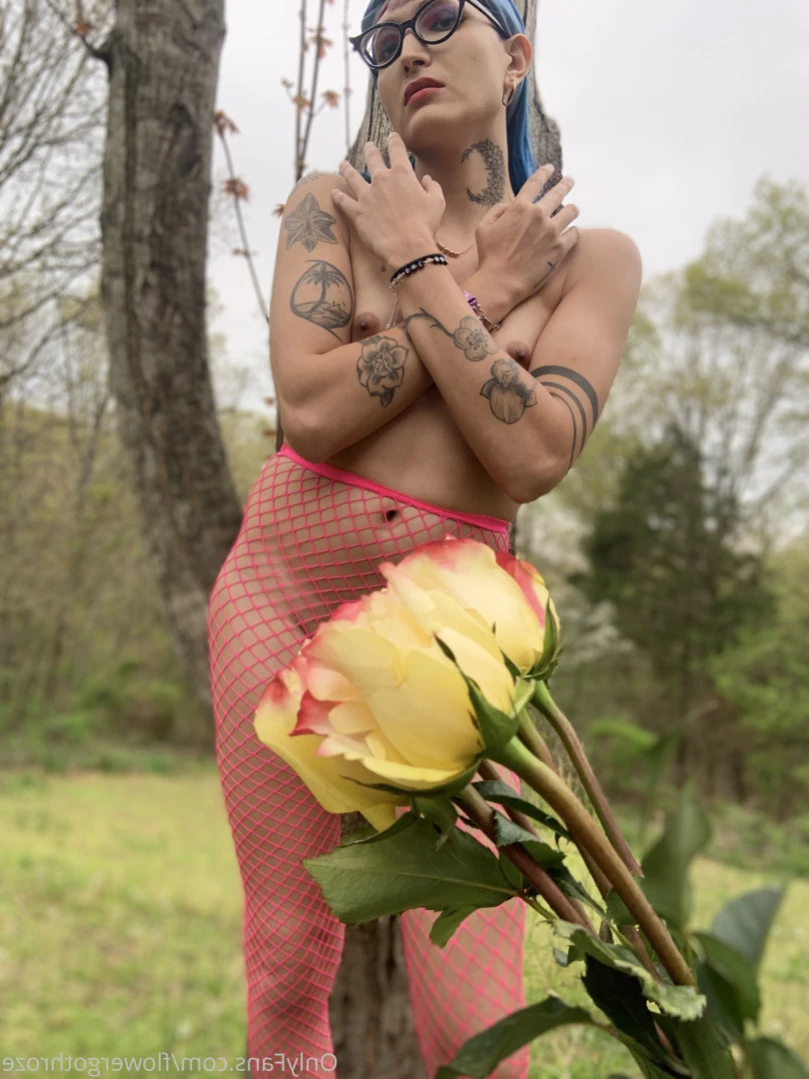 flowergothroze Onlyfans leaked photo 14638081 on Hotleaks.tv