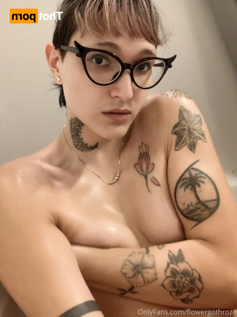 flowergothroze Onlyfans leaked photo 14748368 on Hotleaks.tv