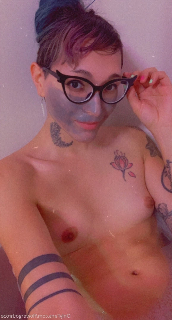 flowergothroze Onlyfans leaked photo 15810838 on Hotleaks.tv