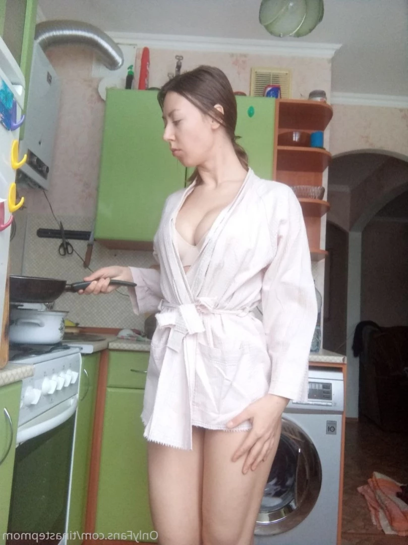 Your stepmom Tina 🍒 [ tinastepmom ] Onlyfans leaked photo 11963710 on Hotleaks.tv