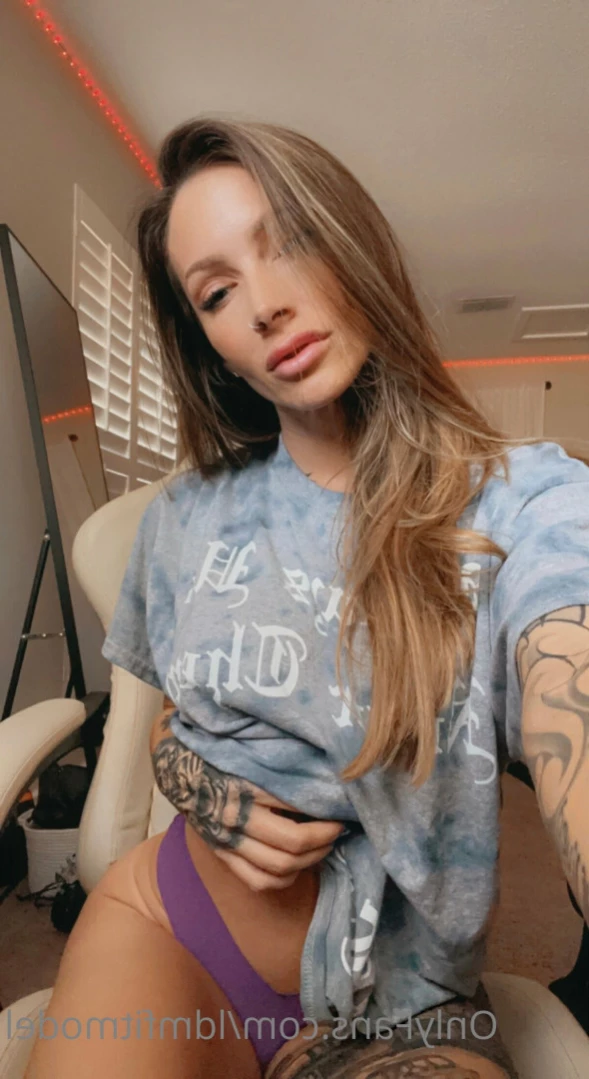 Lora 🖤 [ totallynot_ldm ] Onlyfans leaked photo 11900340 on Hotleaks.tv