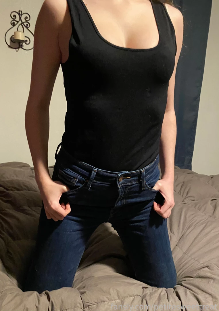 petitesweettreat Onlyfans leaked photo 18536981 on Hotleaks.tv