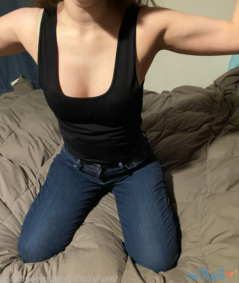 petitesweettreat Onlyfans leaked photo 18536984 on Hotleaks.tv