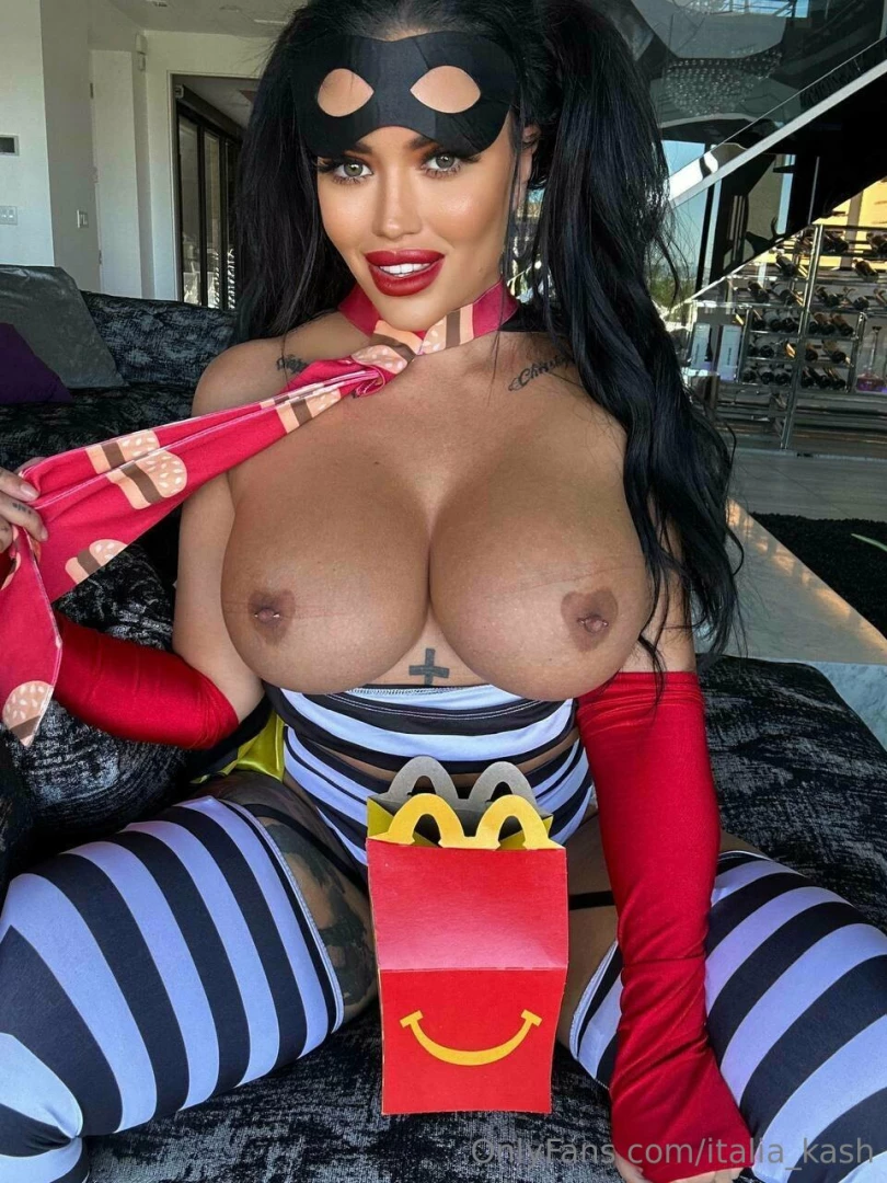 italia_kash [ italia-kash ] Onlyfans leaked photo 18437517 on Hotleaks.tv