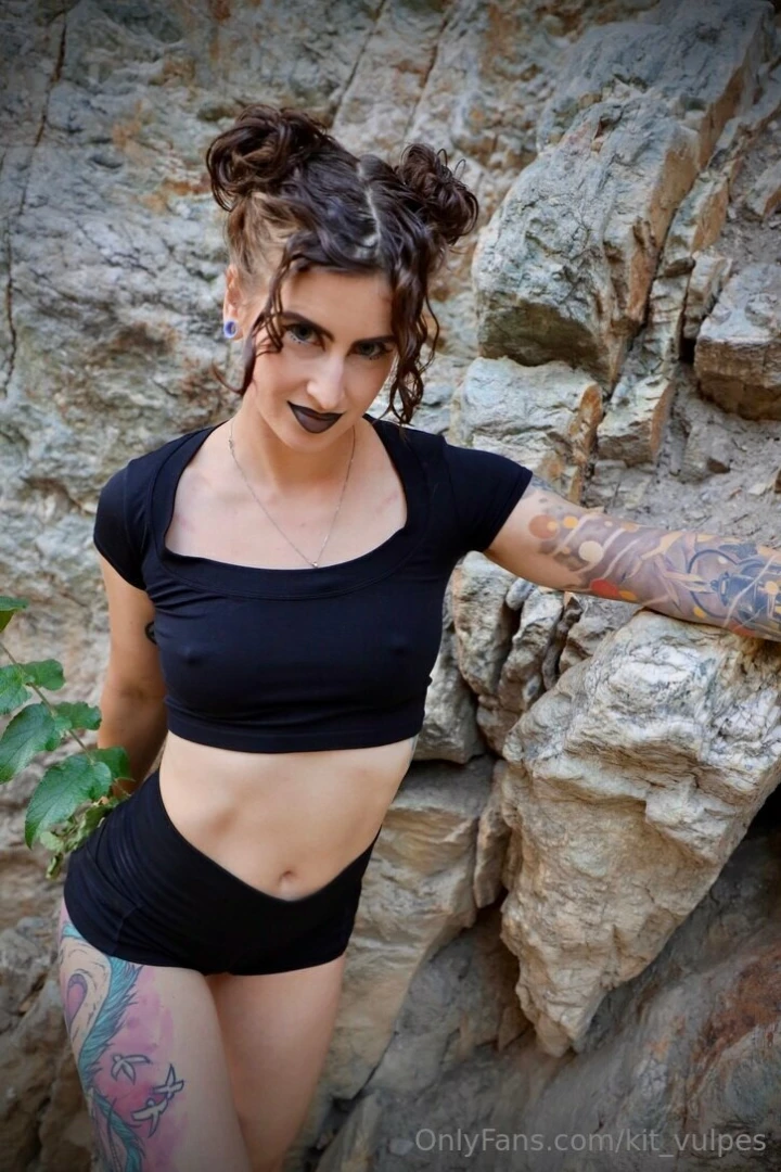 caprice_de_lune [ caprice-de-lune ] Onlyfans leaked photo 18454076 on Hotleaks.tv