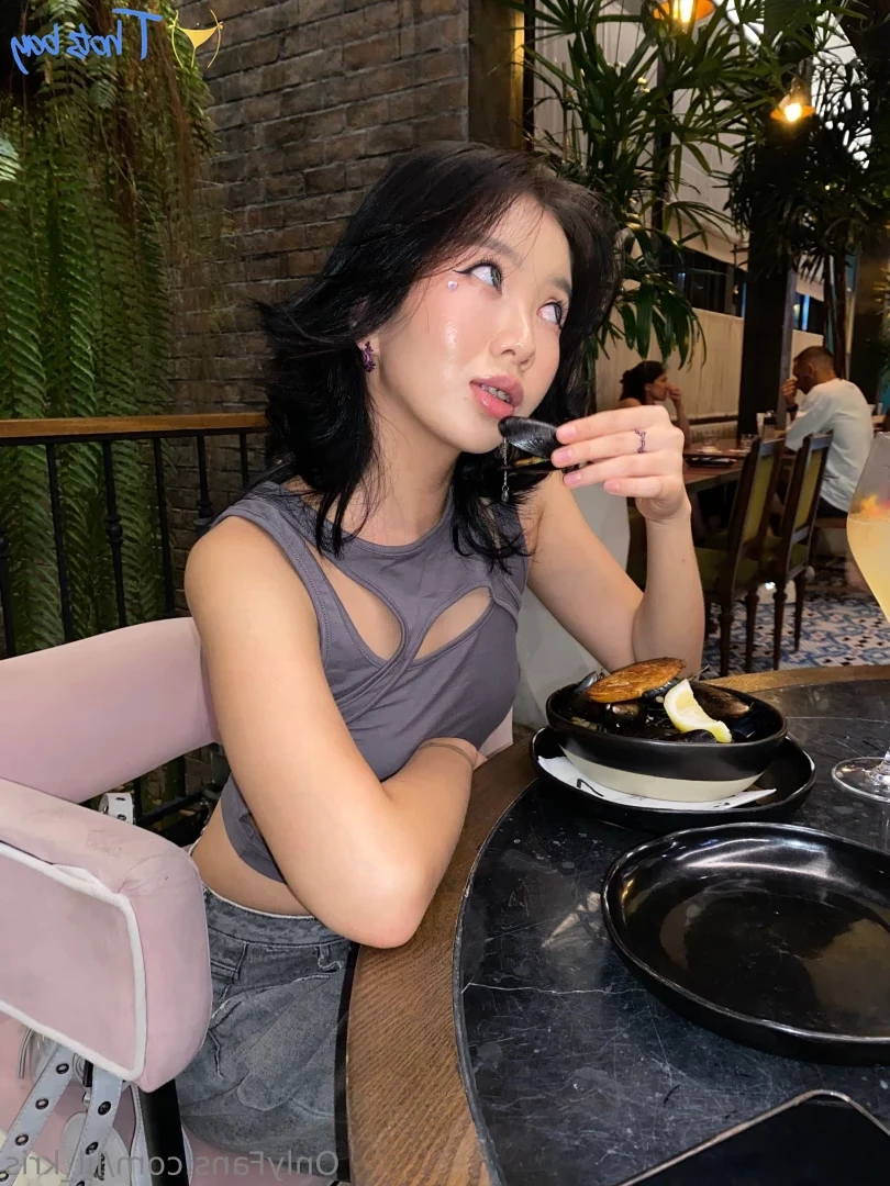 lil_kris [ lil-kris ] Onlyfans leaked photo 18557488 on Hotleaks.tv