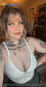 bigtittyg0thm1r